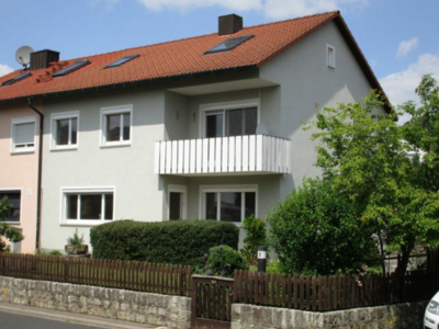Doppelhaushälfte mit Garten und Garage in Ochsenfurt